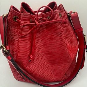 Louis Vuitton Epi Petit Noe
Shoulder Bag Red (Authentic)